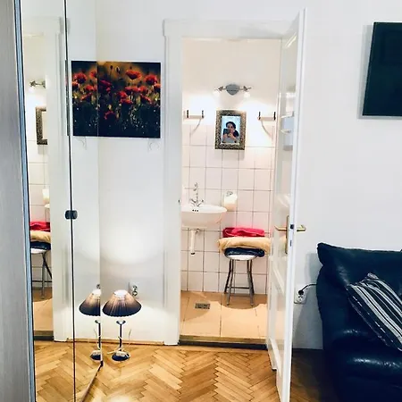 Romantic Studio In 12th District Close To Mom Park *