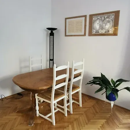 Romantic Studio In 12th District Close To Mom Park